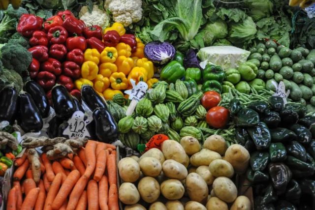 Vegetables
.
#vegetables #market #streetmarket #foodmarket #foodphotography #marketphotography #peppers #aubergines #carrots #mexico #travellingmexico #travelphotography #taxco